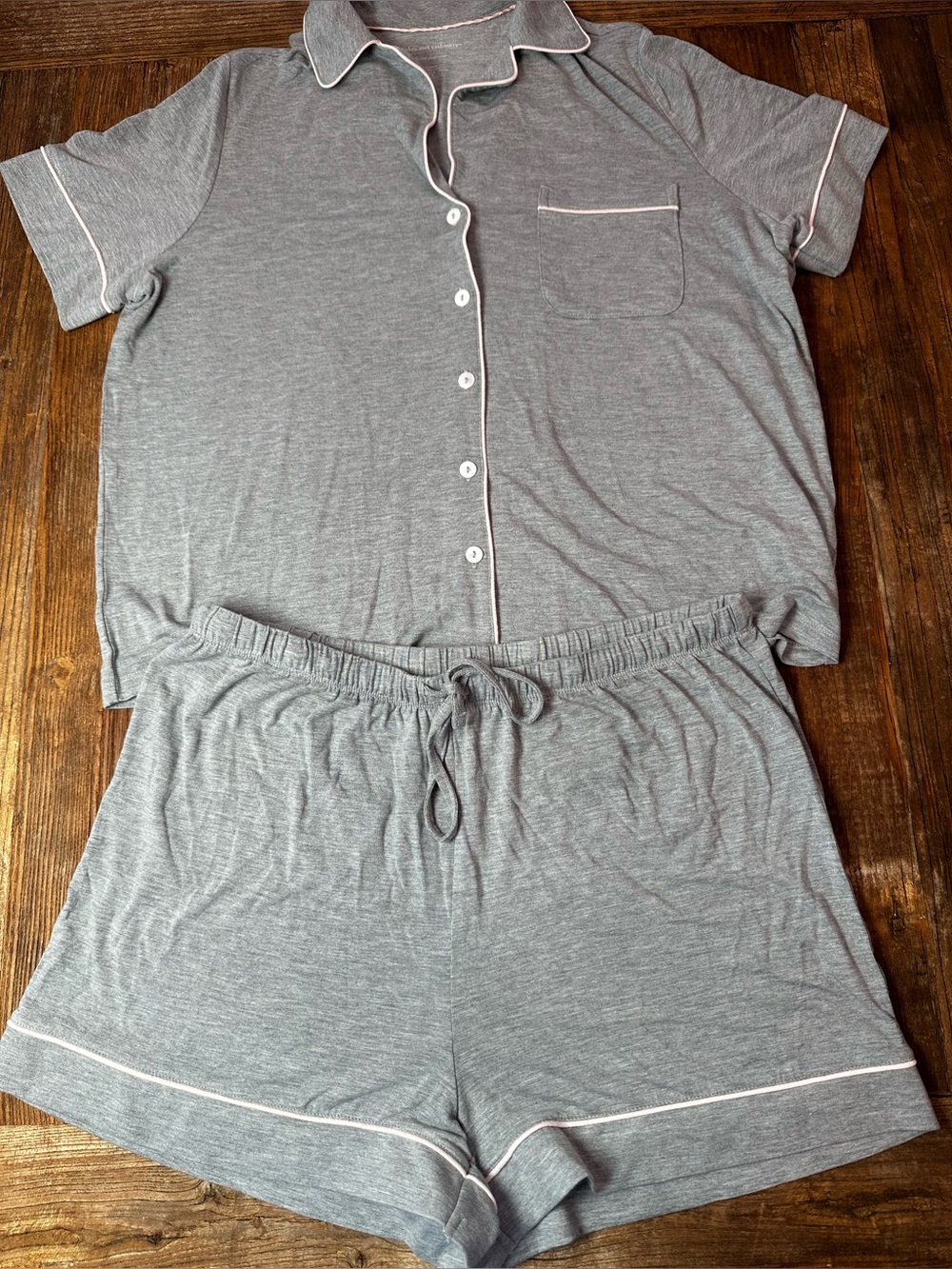 cupcakes & cashmere Gray Short Sleeve Pajama Set with Pink Piping